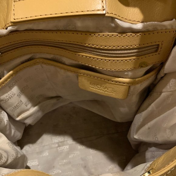 Michael Kors Tan Leather Gansevoort Tote Bag - Picture 8 of 15